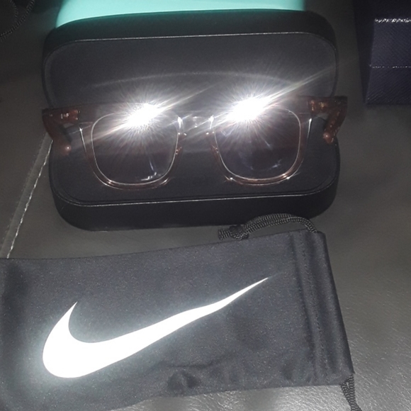 NIKE main image 5